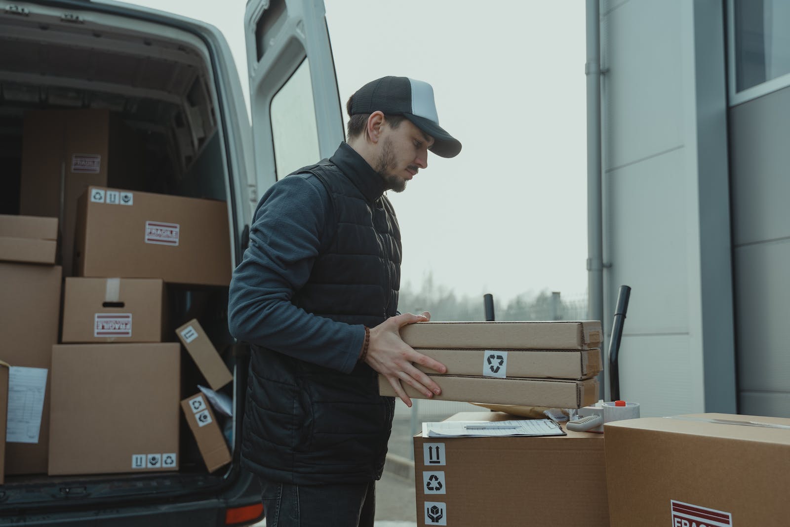 Decoding Parcel Shipping: Unraveling the Basics, Benefits, and Best Practices
